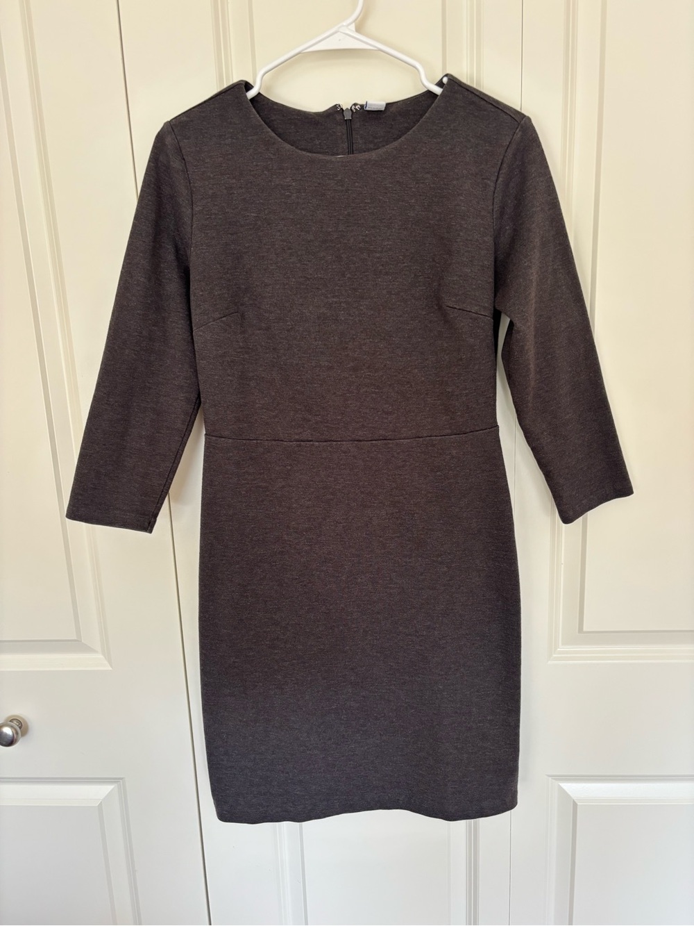 Women's 3/4 Sleeve old navy gray knit sheath dress sz medium.